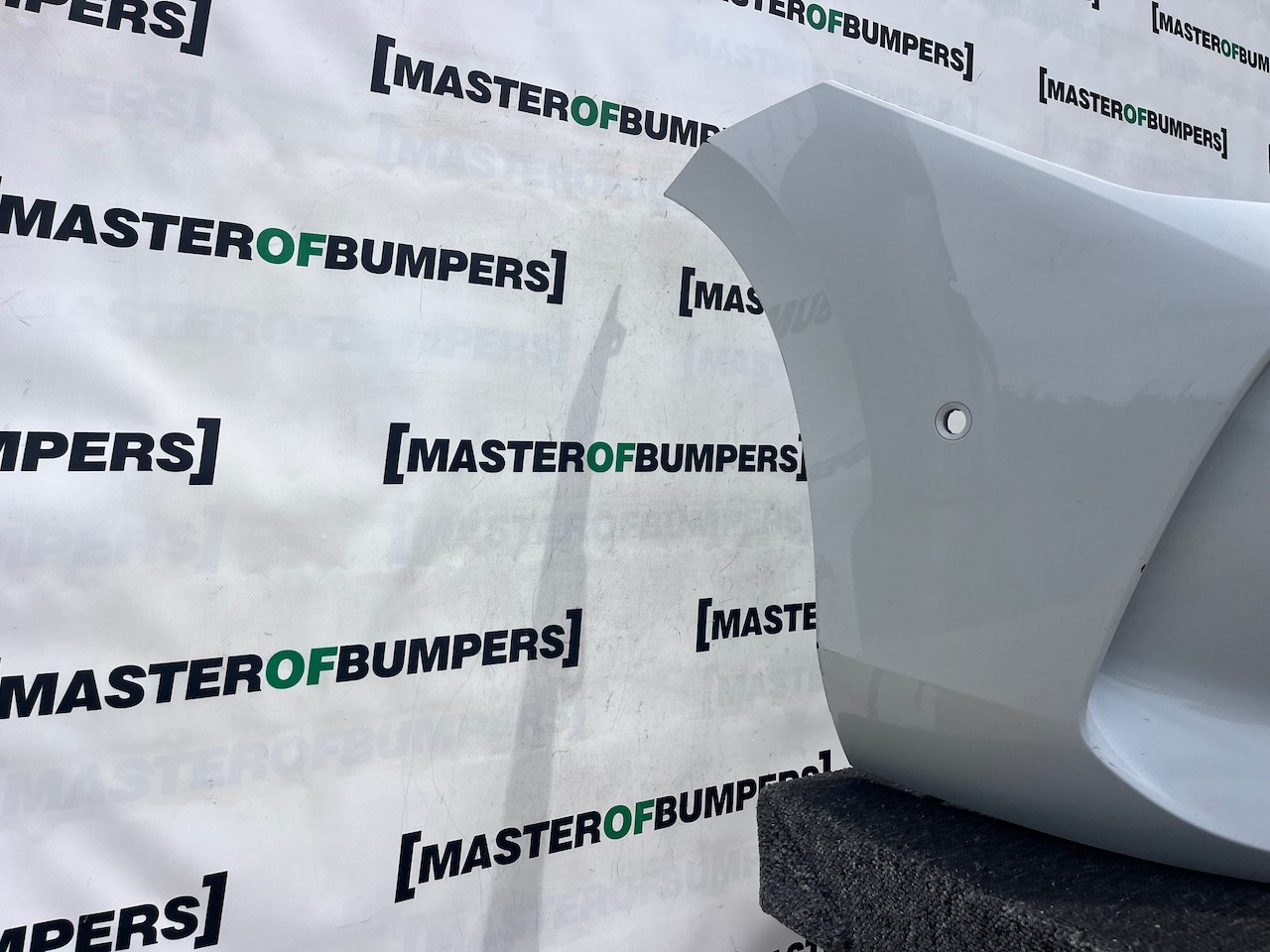 VW Passat Elegance Saloon Estate 2024-2027 Front Bumper 6 Pdc Genuine [white]