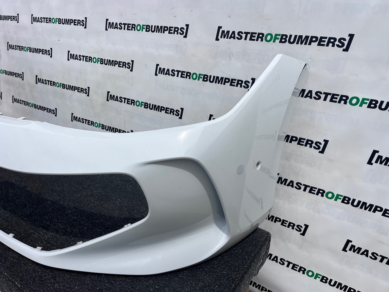 VW Passat Elegance Saloon Estate 2024-2027 Front Bumper 6 Pdc Genuine [white]