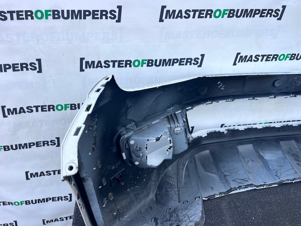 VW Amarok Highline Mk1 Pick Up 2010-2015 Front Bumper 4 Pdc Genuine [v609]