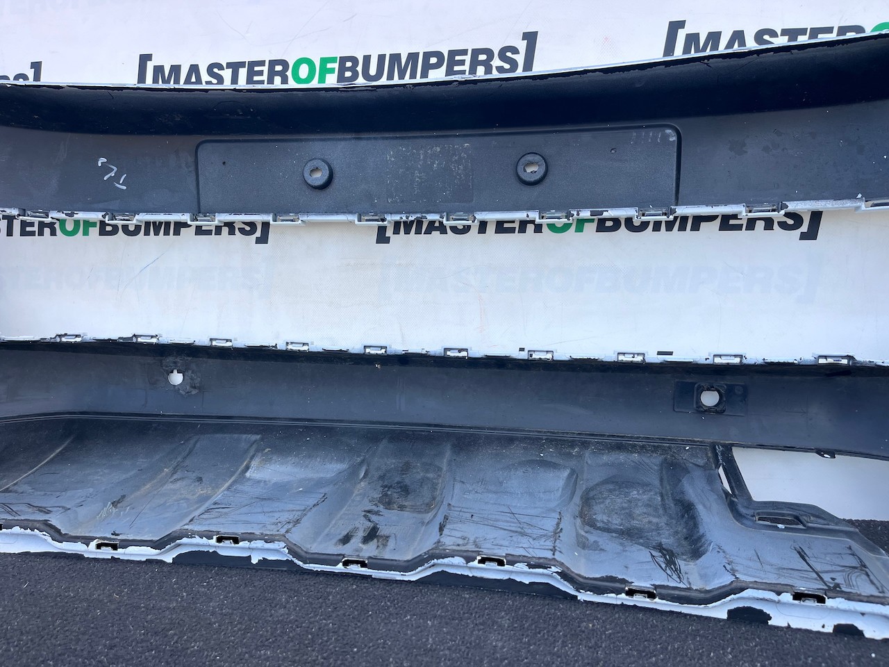 VW Amarok Highline Mk1 Pick Up 2010-2015 Front Bumper 4 Pdc Genuine [v609]