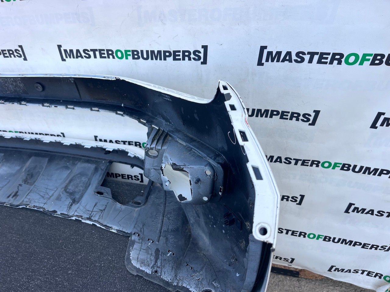 VW Amarok Highline Mk1 Pick Up 2010-2015 Front Bumper 4 Pdc Genuine [v609]