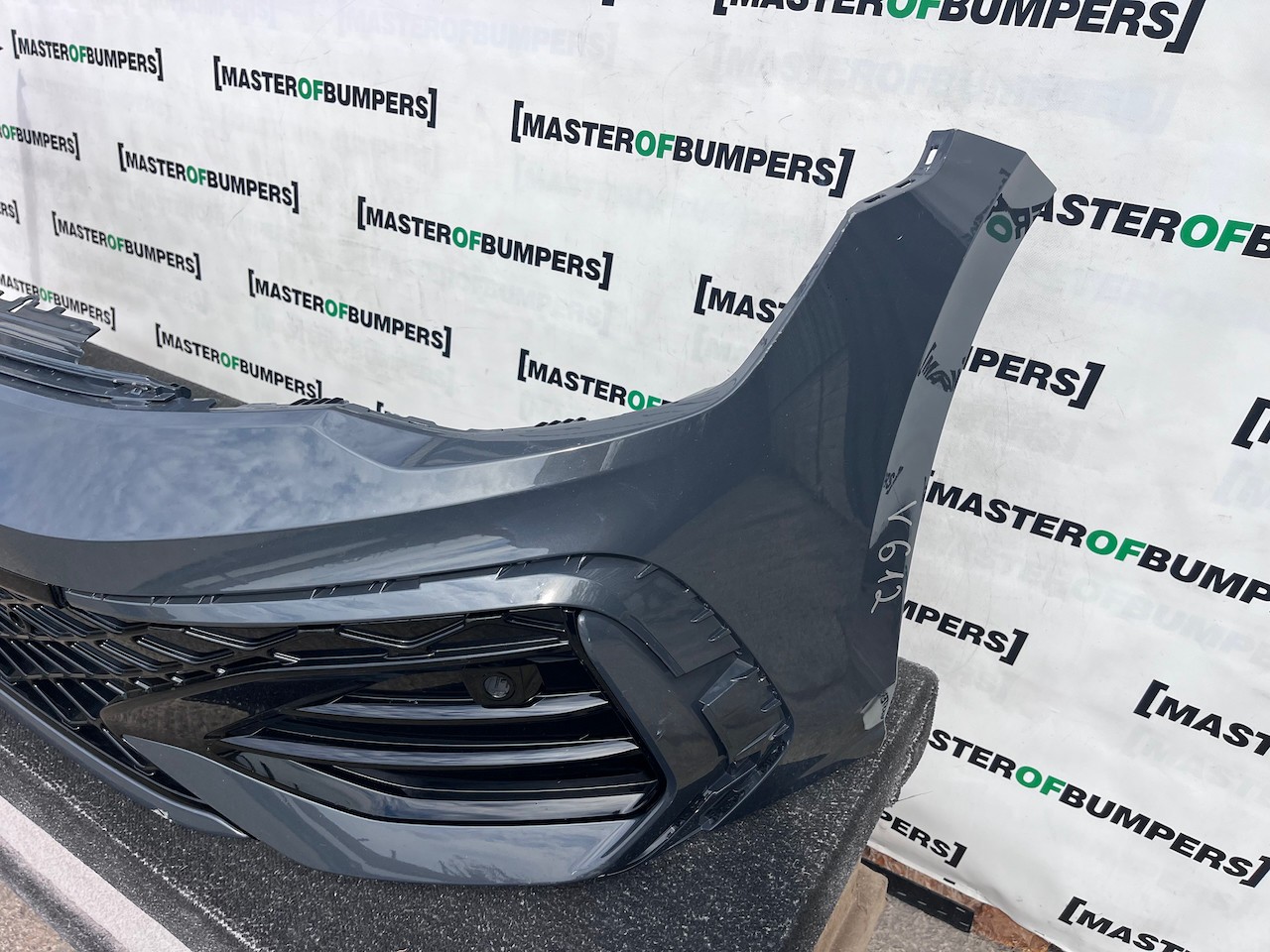 VW Golf R-line Mk8 Lift Hatchback 2024-2027 Front Bumper 4 Pdc Genuine [v612]