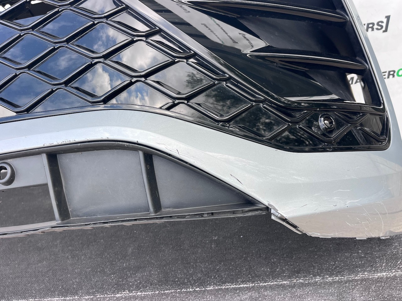VW Tayron R Line Hybrid Suv 2024-2027 Front Bumper 6 Pdc Genuine [v622]