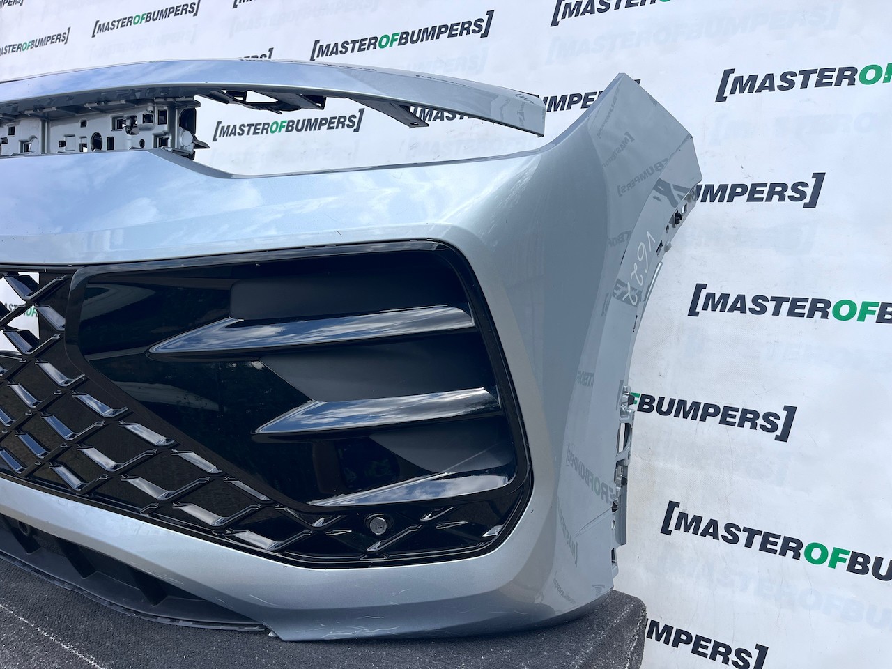 VW Tayron R Line Hybrid Suv 2024-2027 Front Bumper 6 Pdc Genuine [v622]