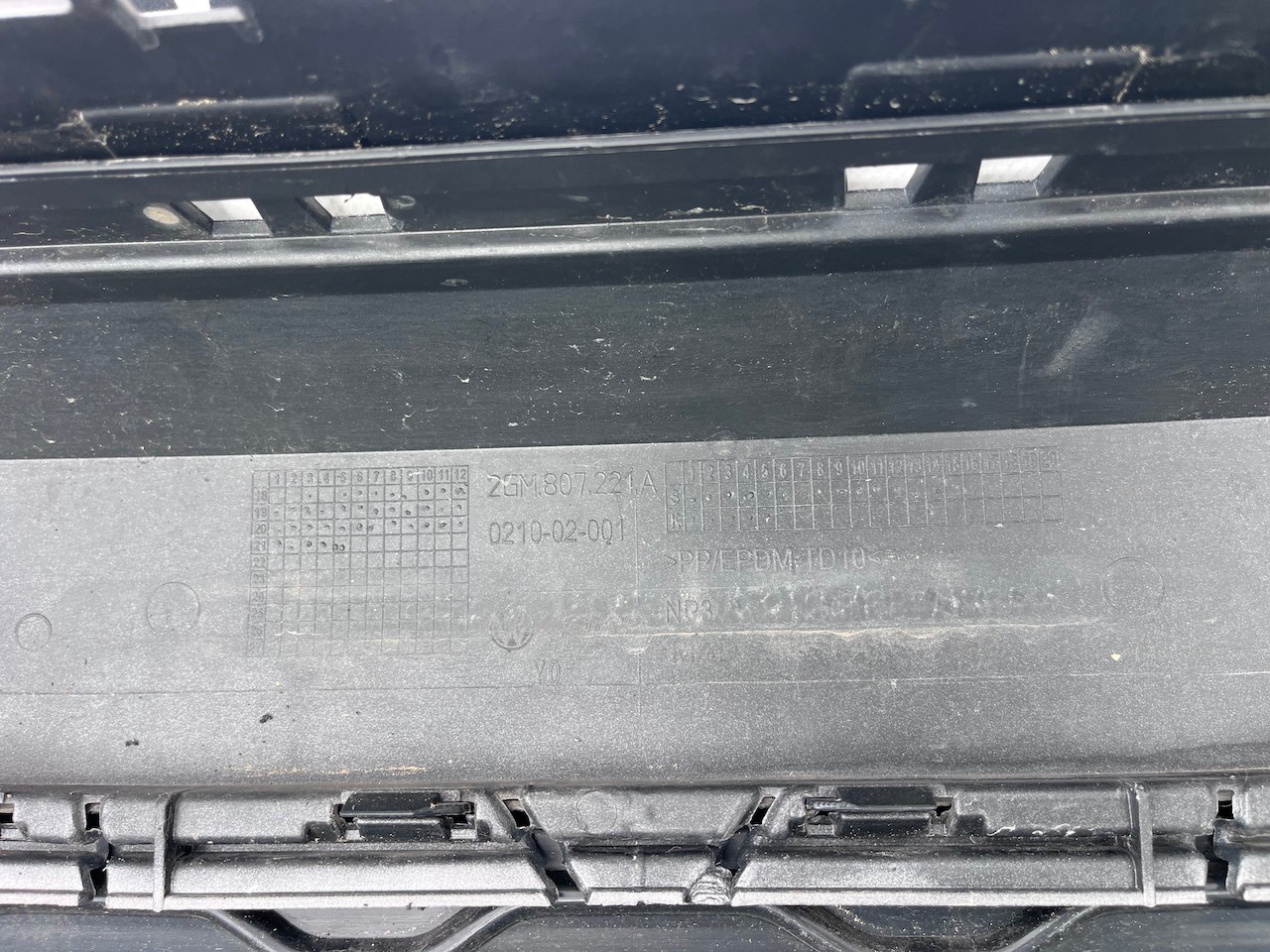 VW T-cross Tcross Se Active R Line 2019-2023 Front Bumper 4 Pdc Genuine [v626]