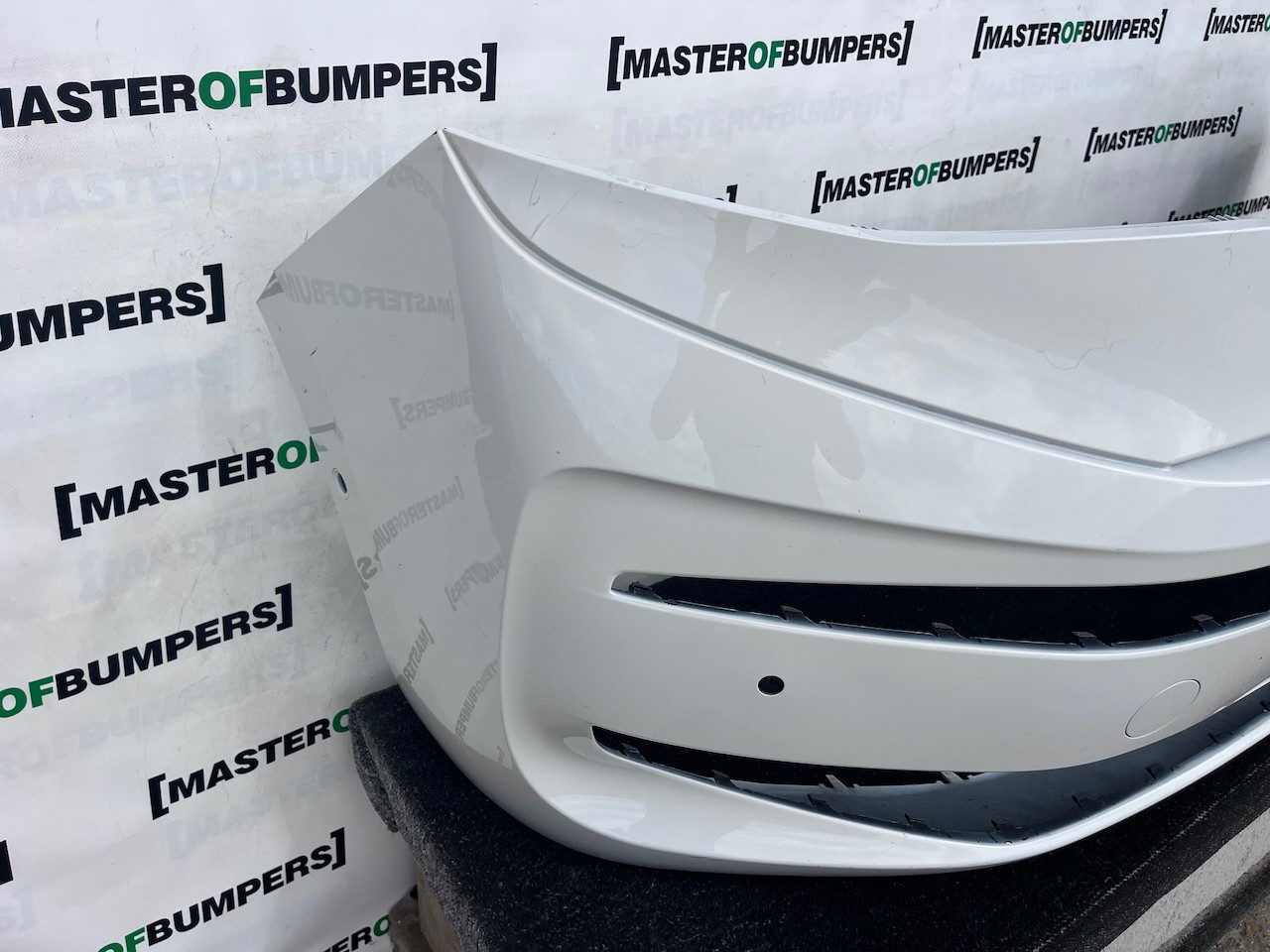 VW Multivan Style Edition T7 2022-2025 Front Bumper White 6 Pdc Genuine [v624]