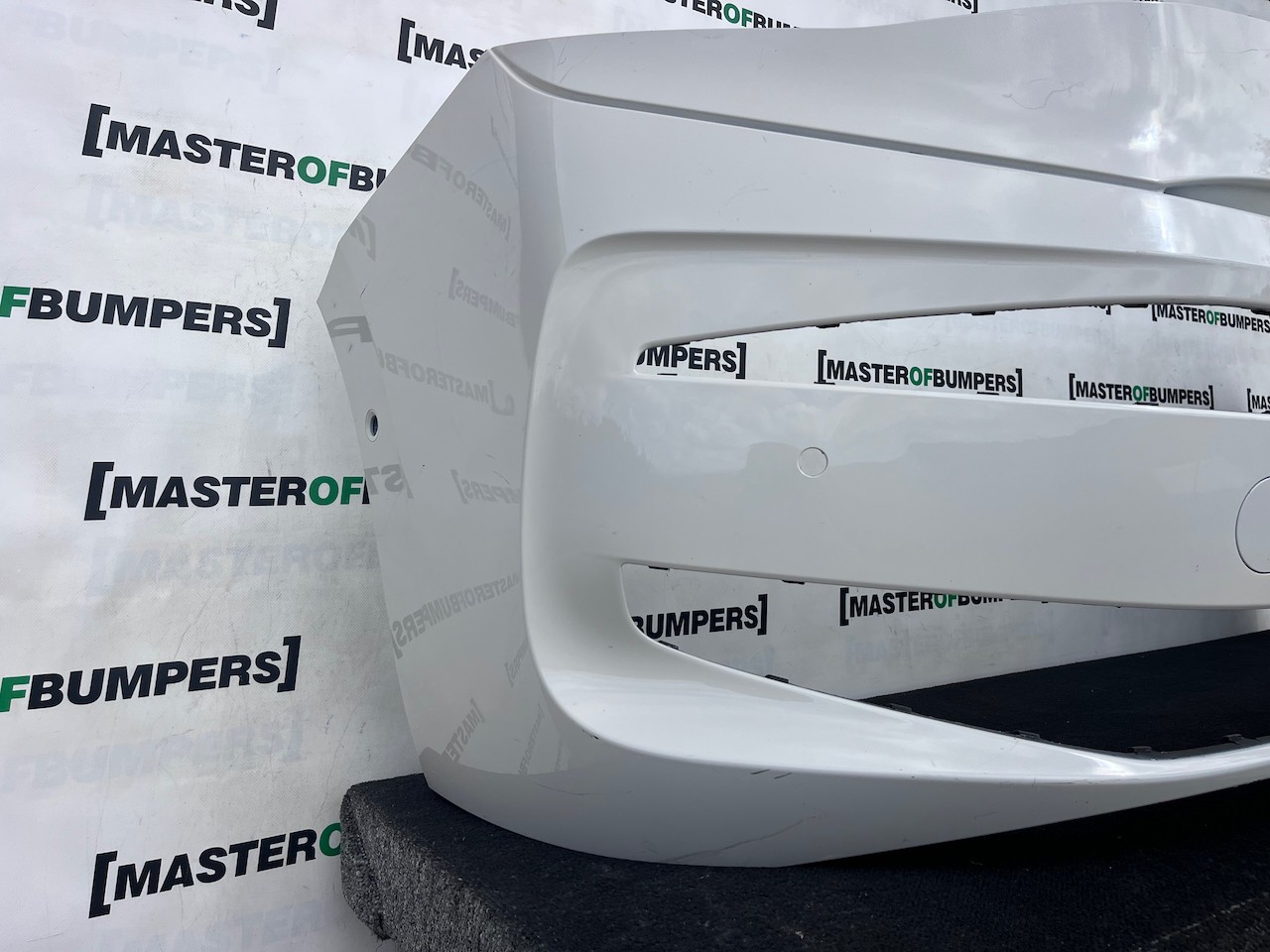 VW Multivan Style Edition T7 2022-2025 Front Bumper White 6 Pdc Genuine [v624]