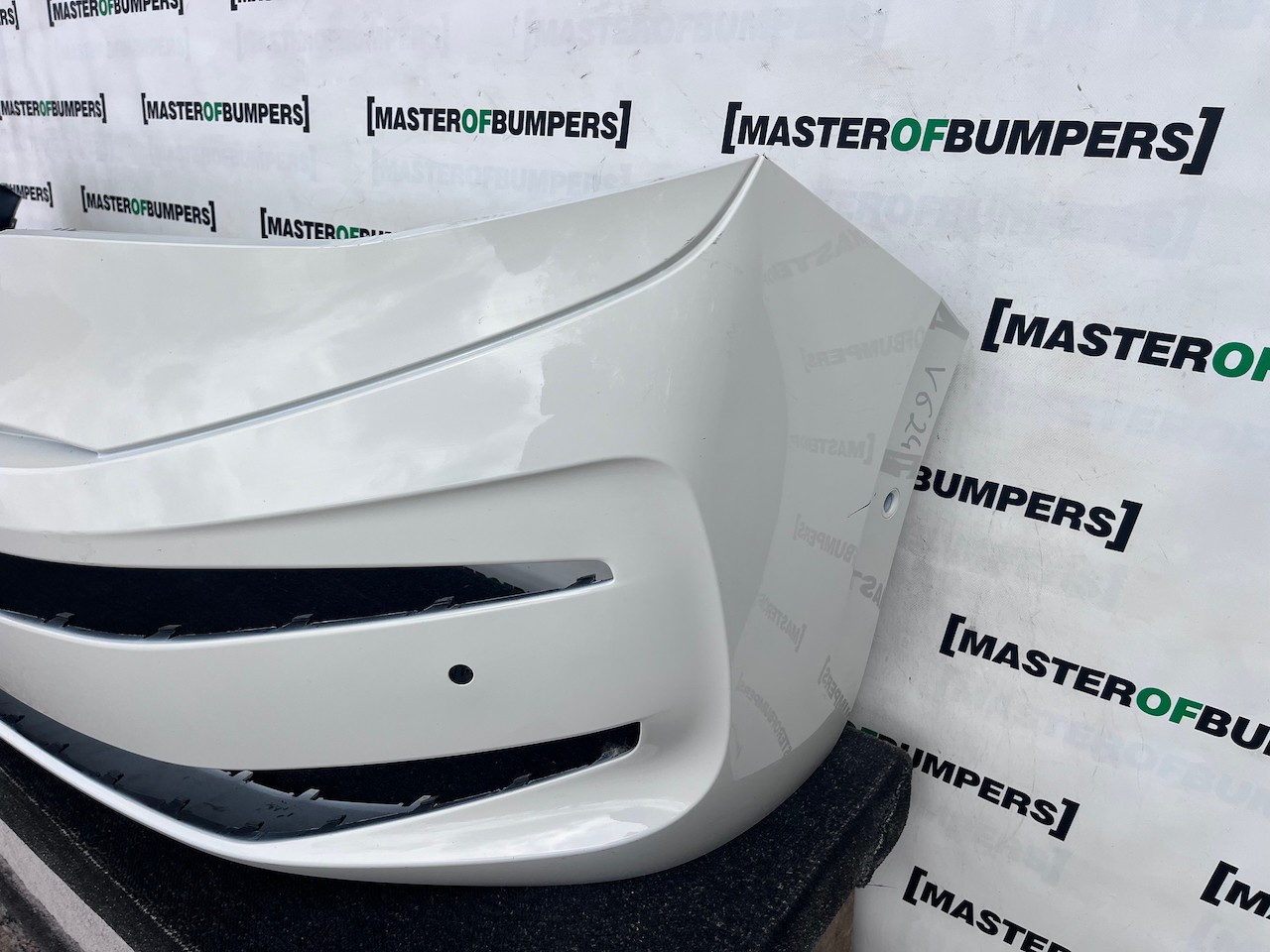 VW Multivan Style Edition T7 2022-2025 Front Bumper White 6 Pdc Genuine [v624]