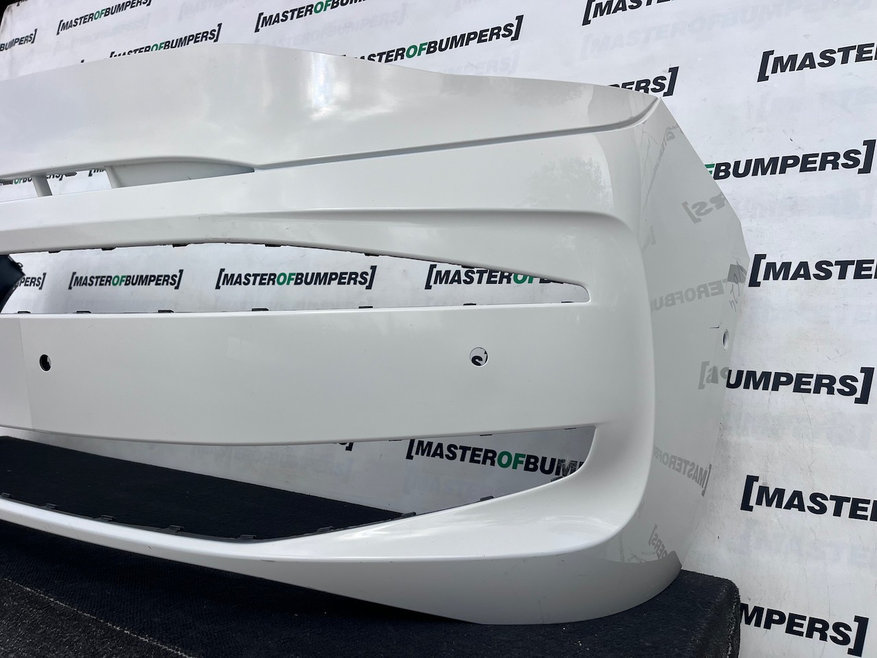 VW Multivan Style Edition T7 2022-2025 Front Bumper White 6 Pdc Genuine [v624]