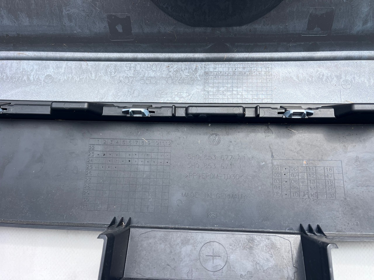 VW Golf Se Style Mk8 Lift Hatchback 2024-2026 Front Bumper 4 Pdc Genuine [v627]