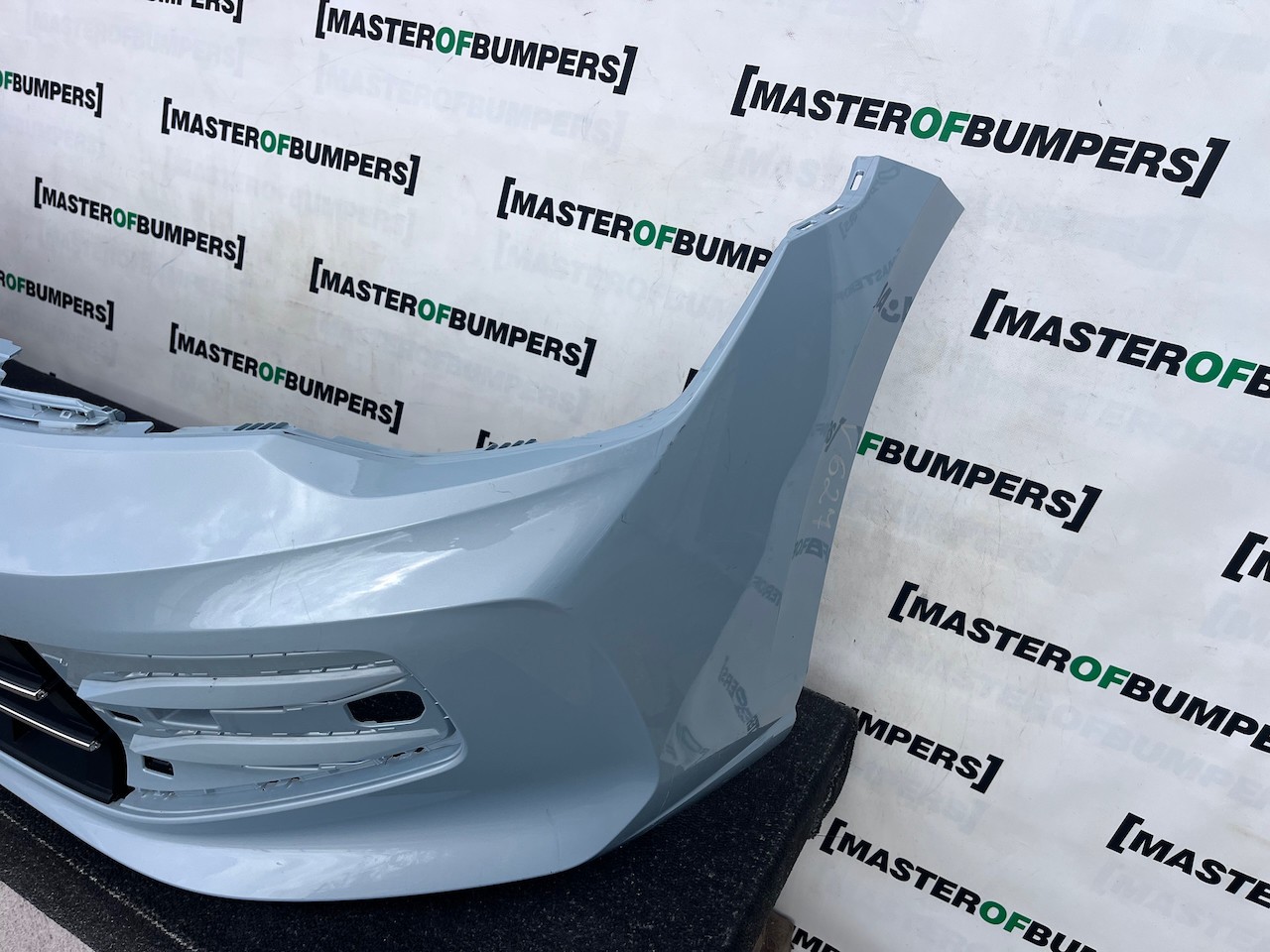 VW Golf Se Style Mk8 Lift Hatchback 2024-2026 Front Bumper 4 Pdc Genuine [v627]