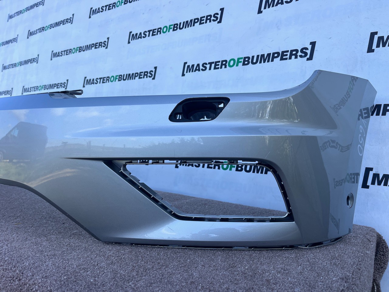 VW Tiguan Sel Bluemtion Mk2 Suv 2016-2019 Front Bumper 6 Pdc Jets Genuine [v650]