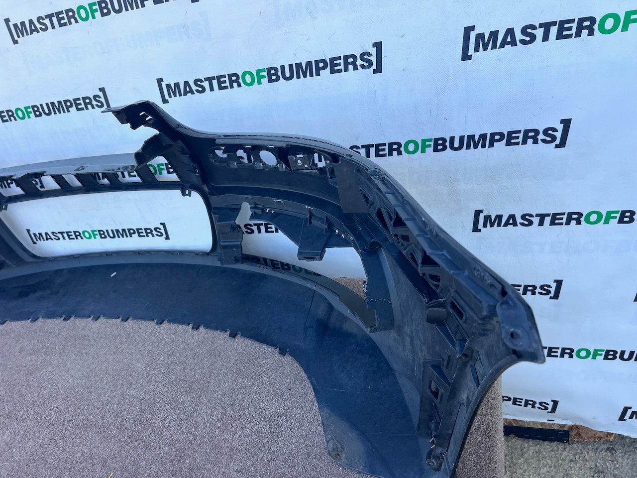 VW Golf R32 Hatchback 2006-2008 Front Bumper No Pdc Jets Genuine [v655]
