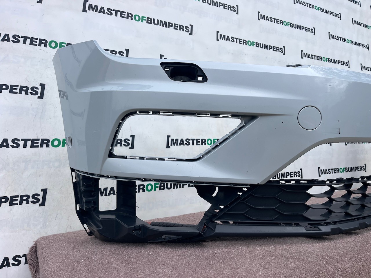 VW Tiguan Sel Bluemtion Mk2 Suv 2016-2019 Front Bumper 6 Pdc Jets Genuine [v681]