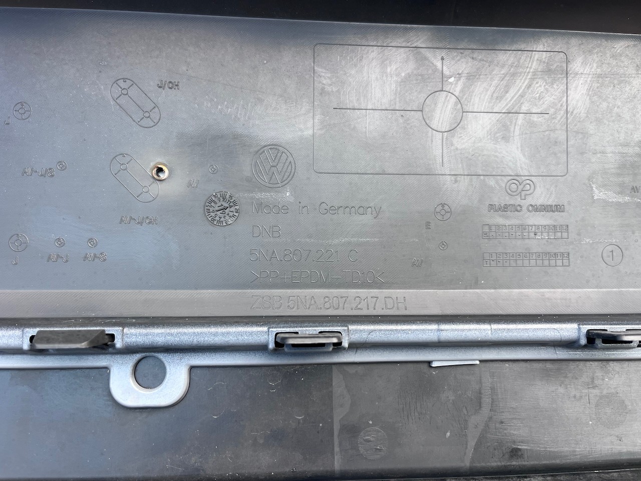 VW Tiguan Elegance Tfsi Tdi Mk2 Lift 2021-2024 Front Bumper 4 Pdc Genuine [v682]
