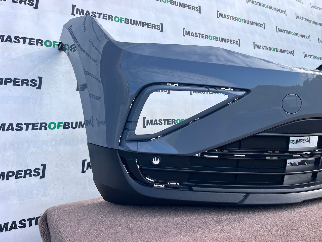 VW Tiguan Elegance Tfsi Tdi Mk2 Lift 2021-2024 Front Bumper 4 Pdc Genuine [v682]