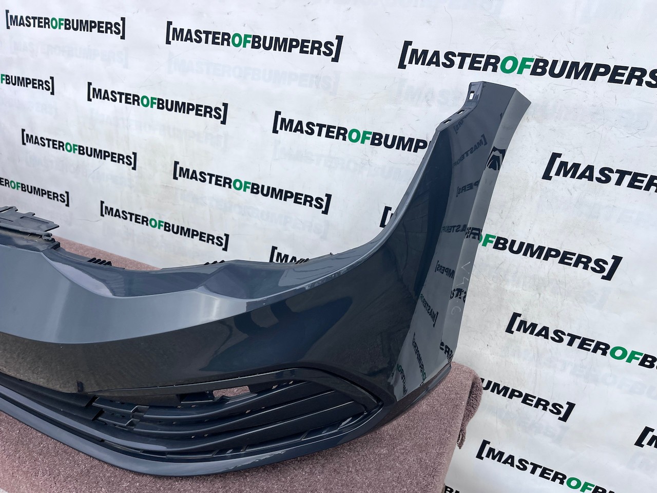 VW Golf Se Mk8 Hatchback 2020-2024 Front Bumper 4 Pdc Genuine [v476]