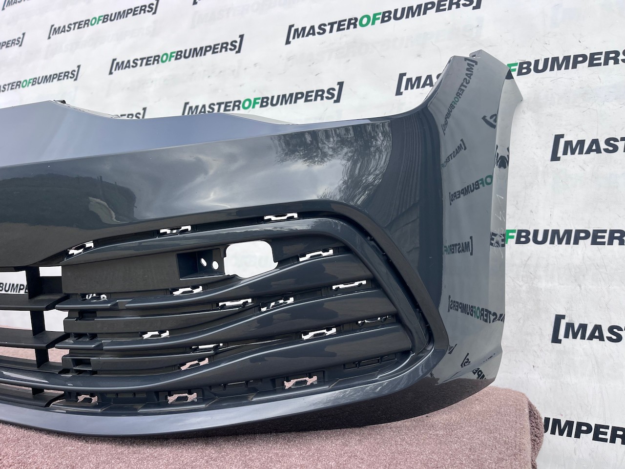 VW Golf Se Mk8 Hatchback 2020-2024 Front Bumper 4 Pdc Genuine [v476]
