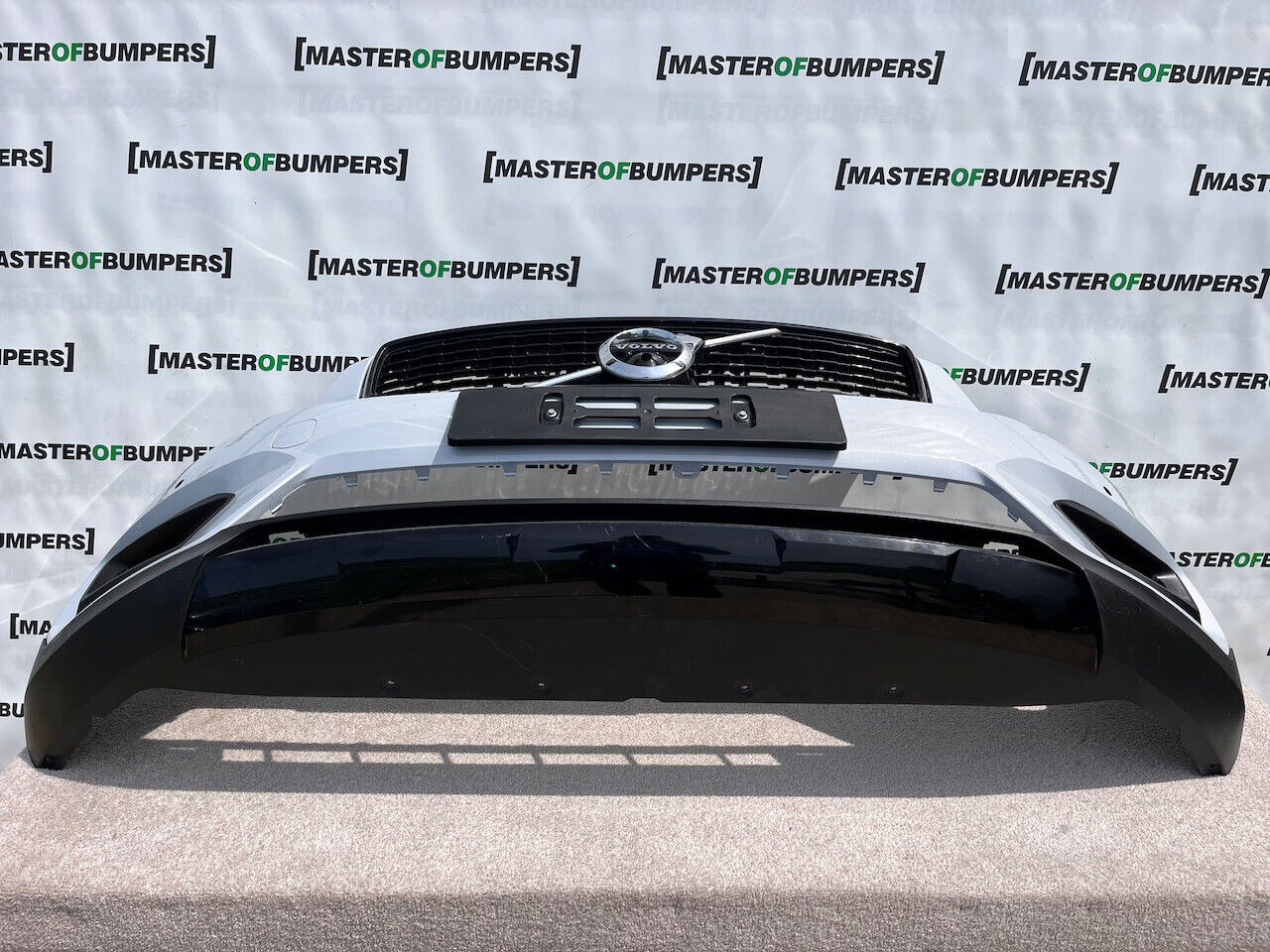 Volvo Xc40 R-design Suv 2018-2022 Front Bumper 4 Pdc No Jets Genuine [n219]