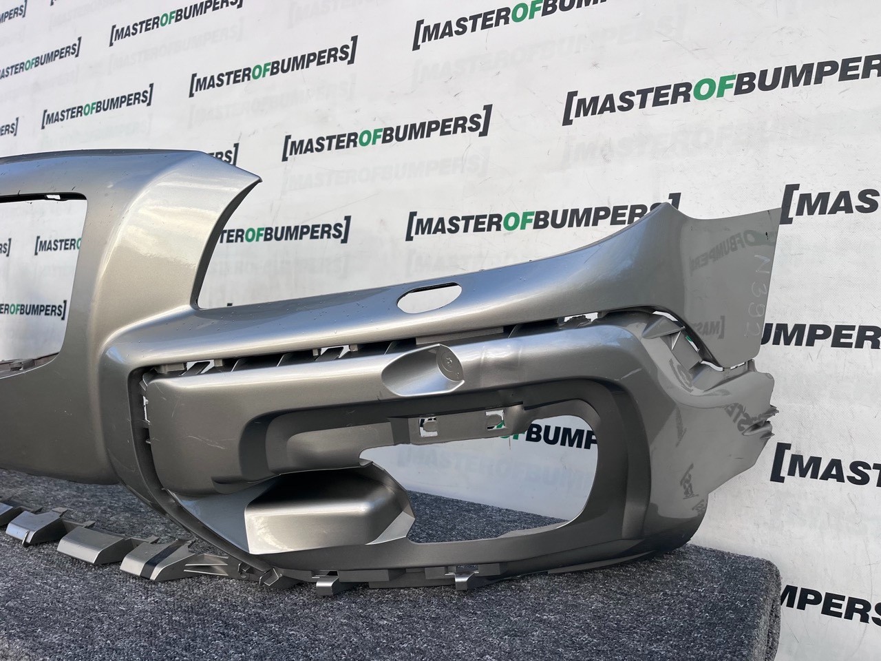 Volvo Xc70 Se 2009-2014 Front Bumper Genuine [n392]