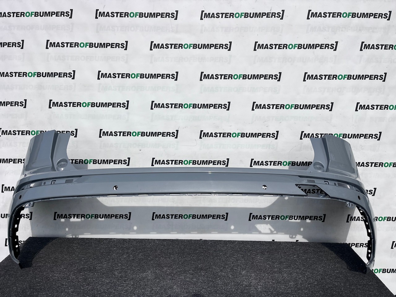 Volvo Xc60 R Design Inscription Suv 2017-2020 Rear Bumper 4 Pdc Genuine [n410]