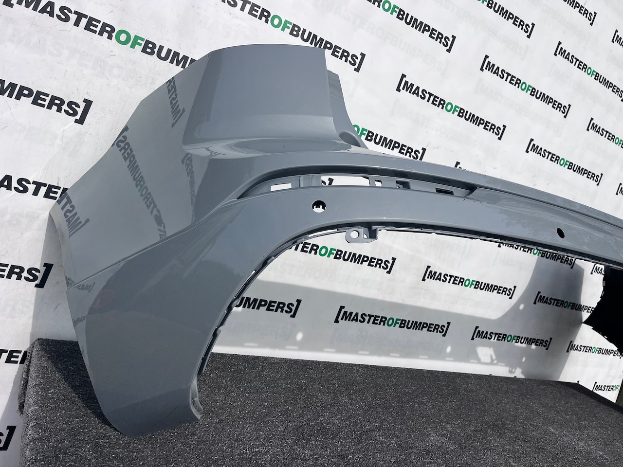 Volvo Xc60 R Design Inscription Suv 2017-2020 Rear Bumper 4 Pdc Genuine [n410]