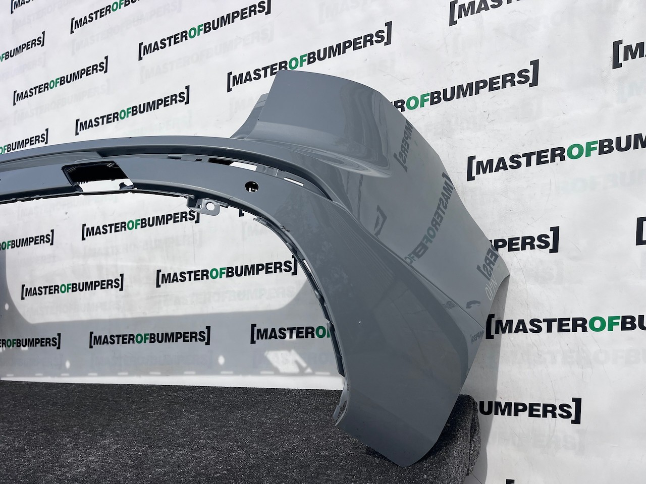 Volvo Xc60 R Design Inscription Suv 2017-2020 Rear Bumper 4 Pdc Genuine [n410]