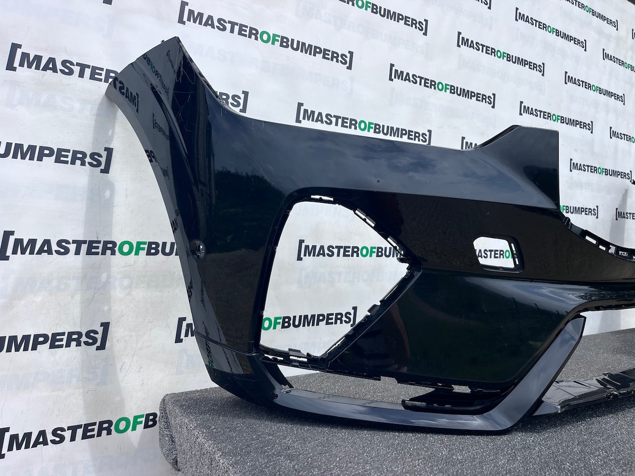 Volvo Xc60 R Design Mk2 Lift 2021-2024 Front Bumper 6 Pdc No Jets Genuine [n427]
