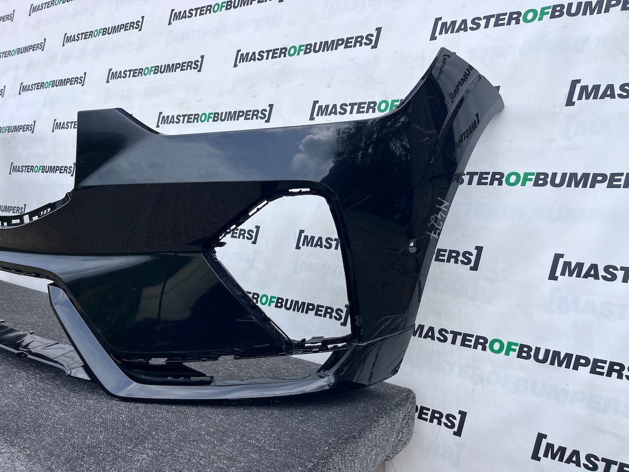Volvo Xc60 R Design Mk2 Lift 2021-2024 Front Bumper 6 Pdc No Jets Genuine [n427]