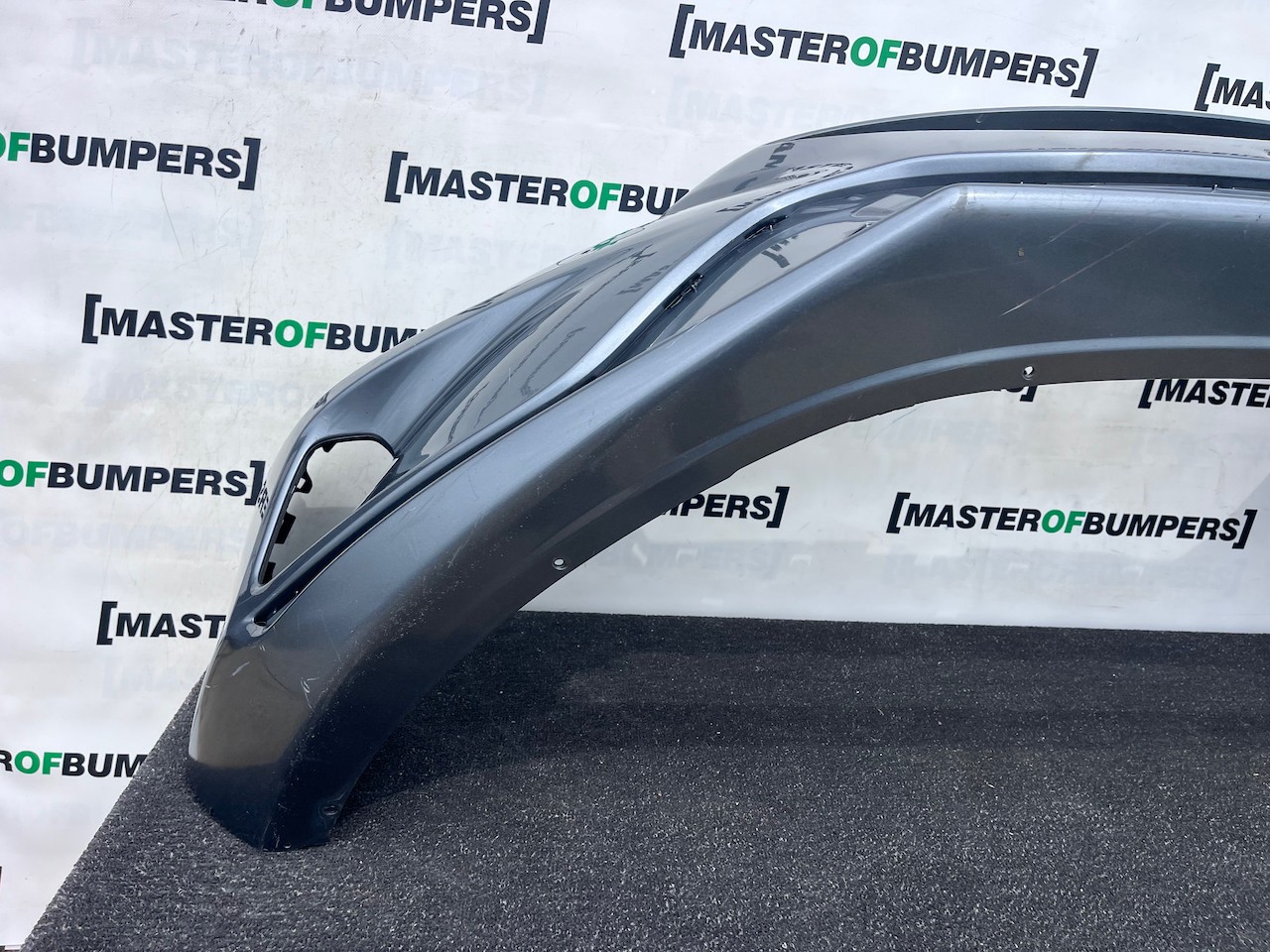 Volvo V40 R Design Hatchbac 2012-2018 Front Bumper No Pdc Jets Genuine [n437]