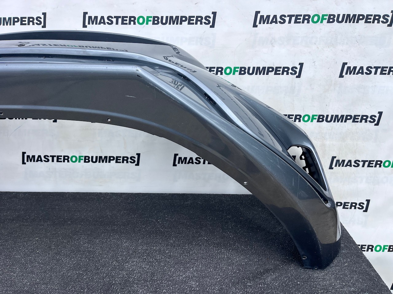Volvo V40 R Design Hatchbac 2012-2018 Front Bumper No Pdc Jets Genuine [n437]