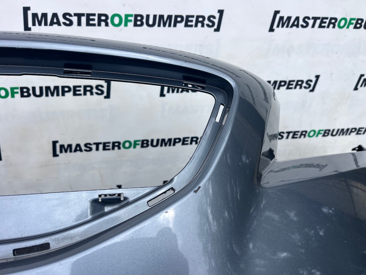 Volvo V40 R Design Hatchbac 2012-2018 Front Bumper No Pdc Jets Genuine [n437]