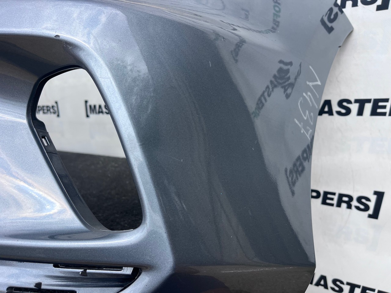 Volvo V40 R Design Hatchbac 2012-2018 Front Bumper No Pdc Jets Genuine [n437]