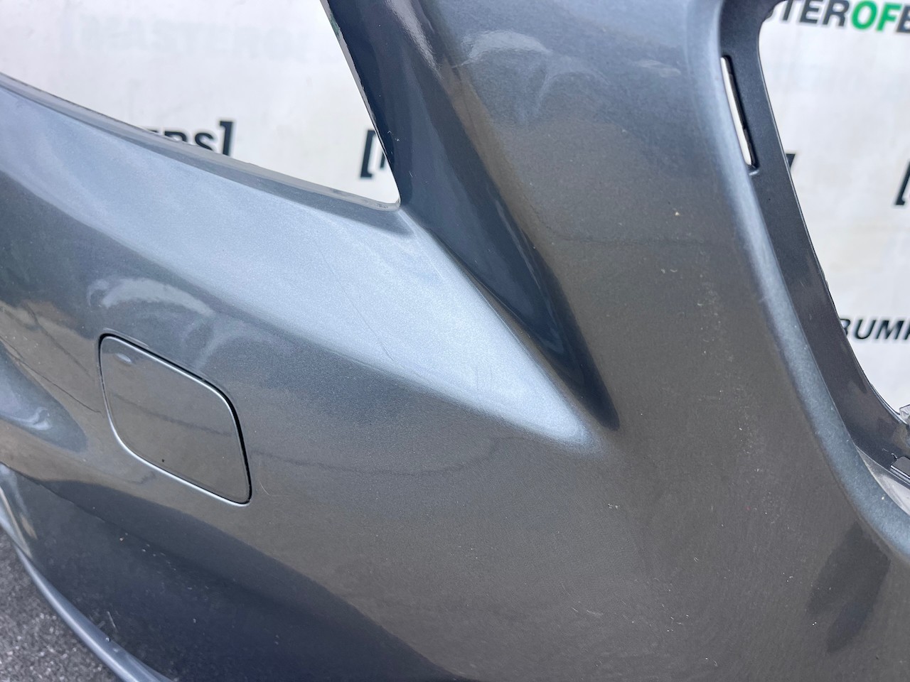 Volvo V40 R Design Hatchbac 2012-2018 Front Bumper No Pdc Jets Genuine [n437]