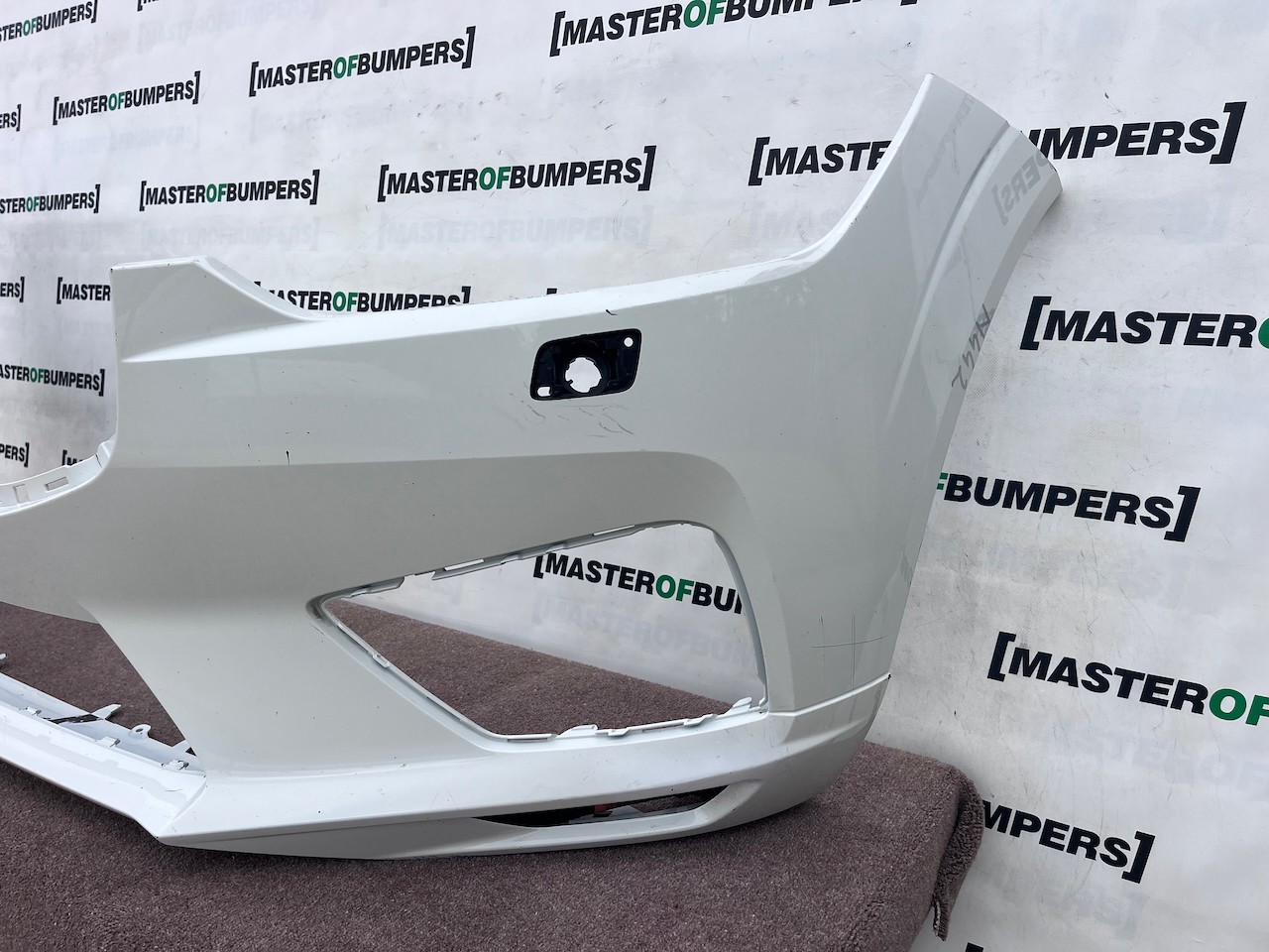Volvo Xc60 R Design Suv 2017-2020 Front Bumper 4 Pdc + Jets Genuine [n442]