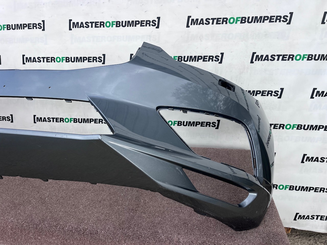 Volvo Xc60 R Design Suv 2017-2020 Front Bumper 4 Pdc + Jets Genuine [n450]