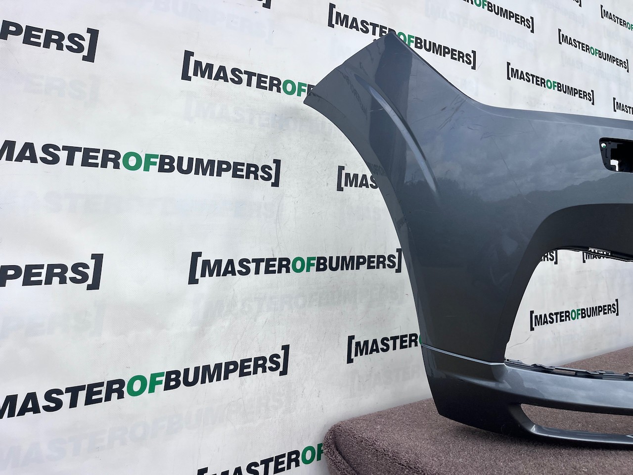 Volvo Xc60 R Design Suv 2017-2020 Front Bumper 4 Pdc + Jets Genuine [n450]