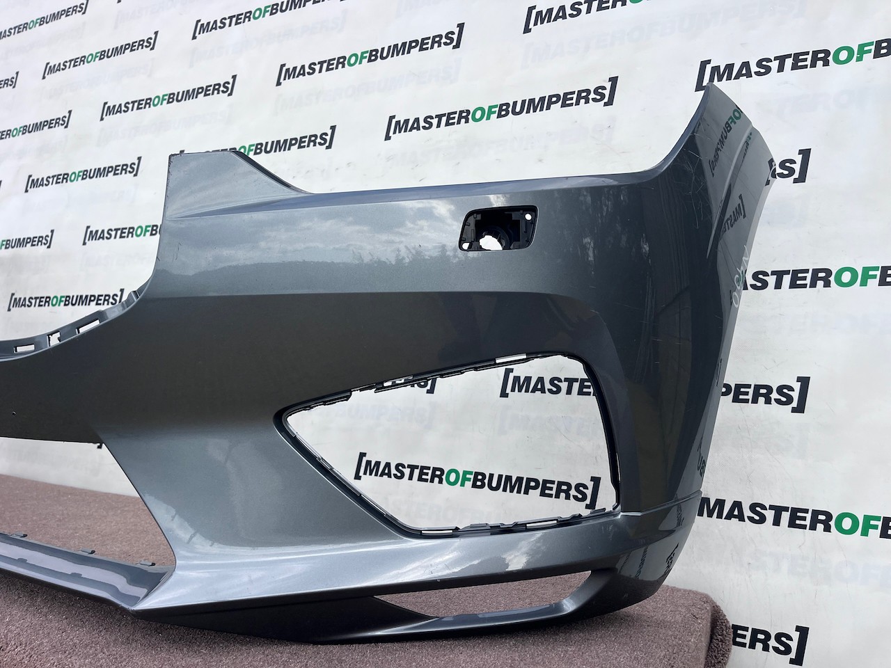 Volvo Xc60 R Design Suv 2017-2020 Front Bumper 4 Pdc + Jets Genuine [n450]