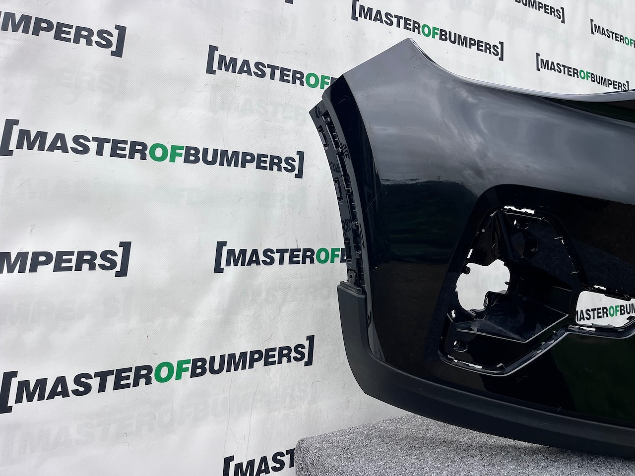 Volvo Xc40 R Design Phev Hybrid Lift 2022-on Front Bumper  Genuine [n378]