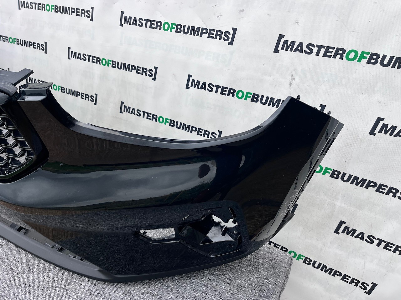 Volvo Xc40 R Design Phev Hybrid Lift 2022-on Front Bumper  Genuine [n378]