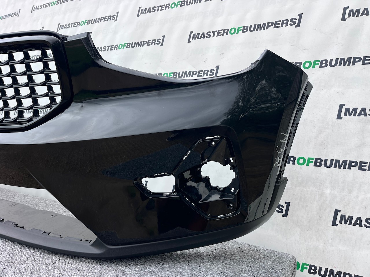 Volvo Xc40 R Design Phev Hybrid Lift 2022-on Front Bumper  Genuine [n378]