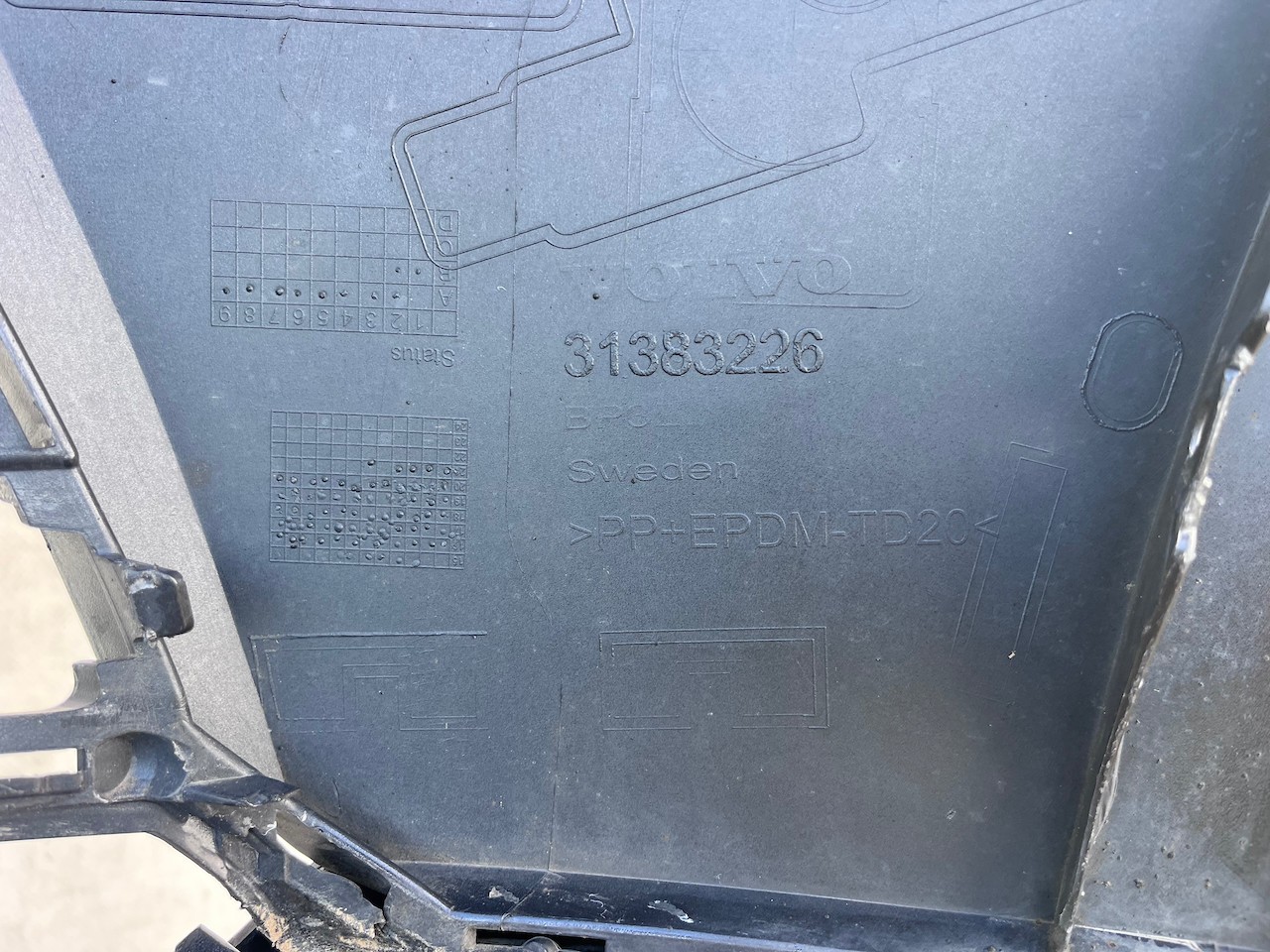 Volvo V90 S90 R Design Saloon Estate 2016-2020 Front Bumper 4 Pdc Genuine [n398]