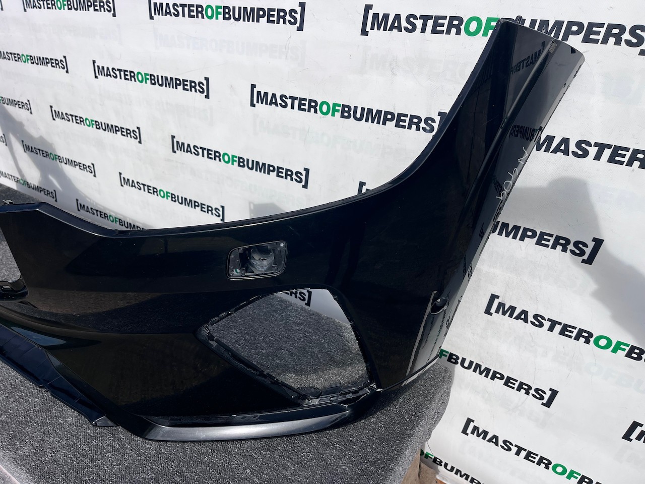 Volvo Xc60 R Design Mk2 Lift 2021-2024 Front Bumper 6 Pdc + Jets Genuine [n404]