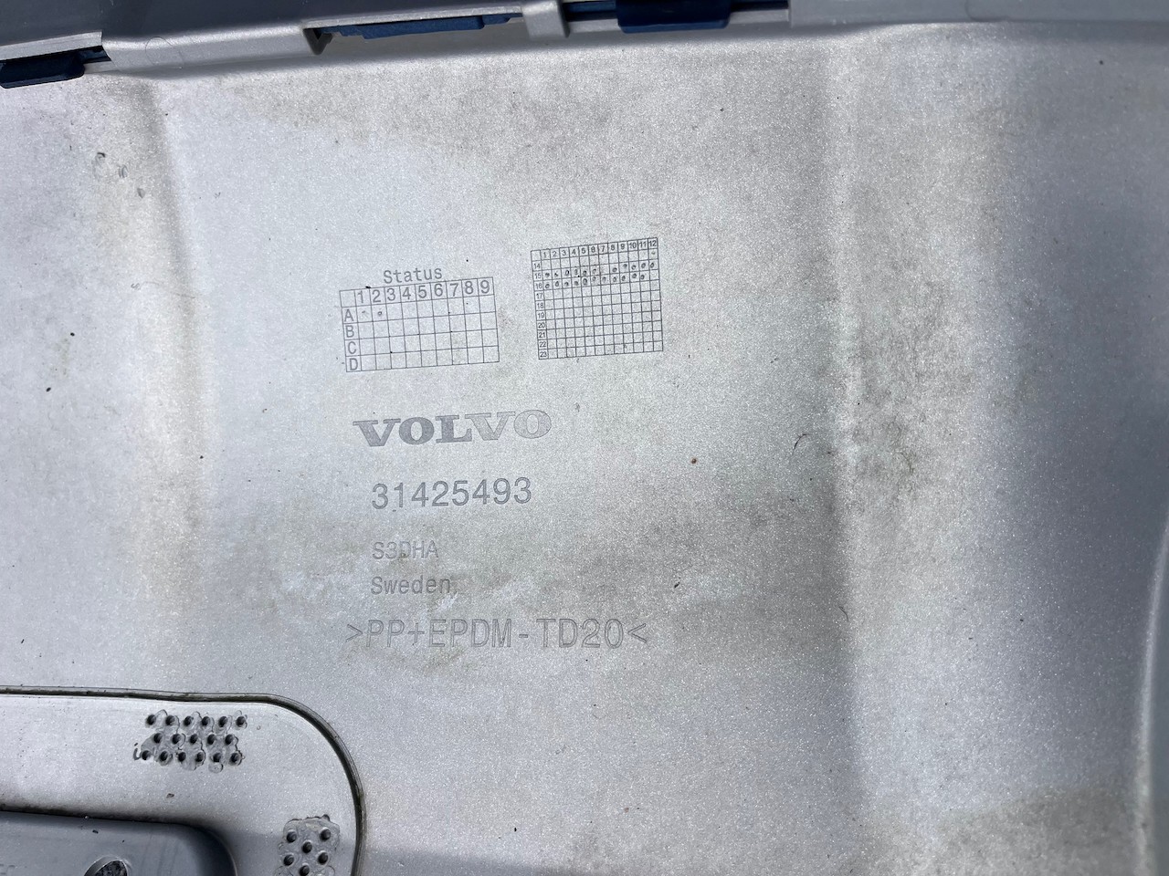Volvo Xc60 Lux Mk1 Lift 2013-2016 Rear Bumper 4 Pdc Genuine [n429]