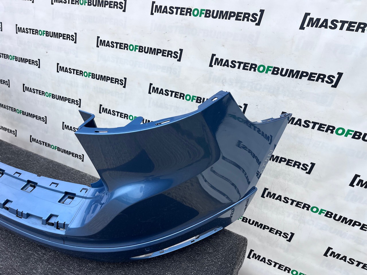 Volvo Xc60 Lux Mk1 Lift 2013-2016 Rear Bumper 4 Pdc Genuine [n429]