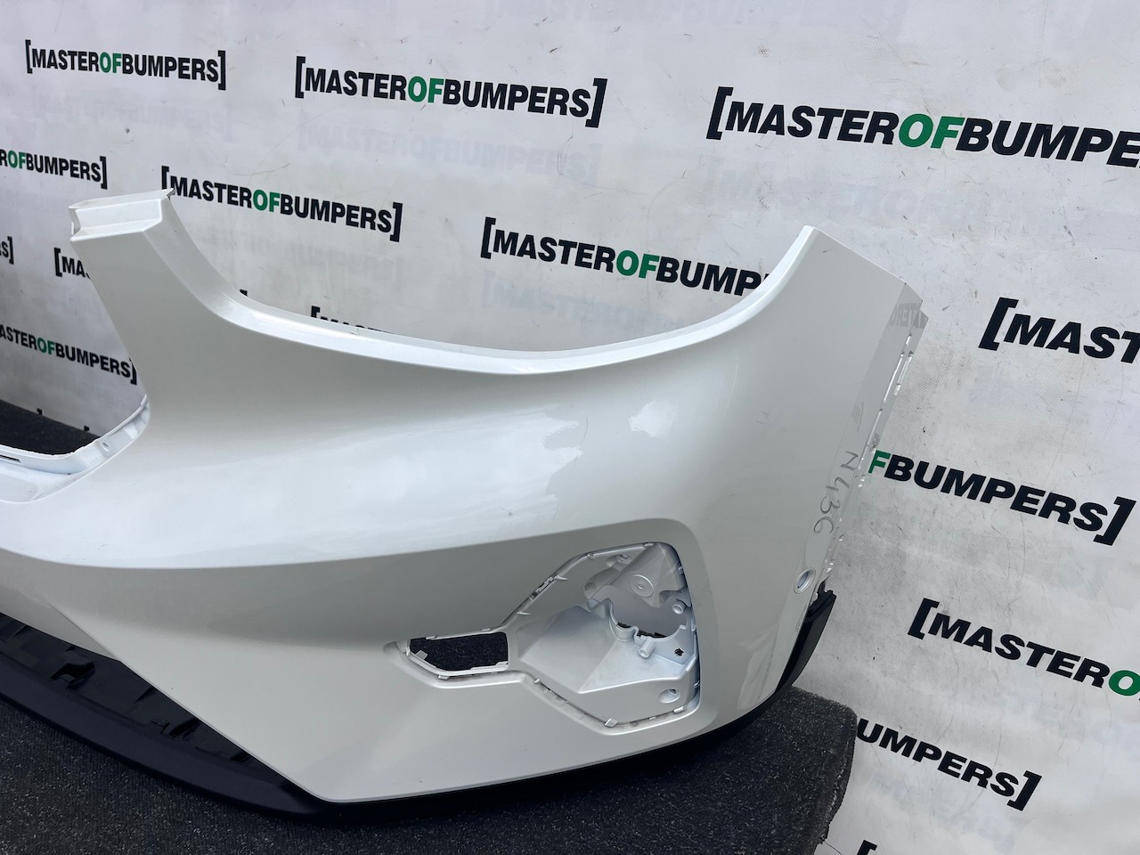 Volvo Xc40 Momentum Phev Mk1 Lift 2023-2026 Front Bumper 6 Pdc Genuine [n436]