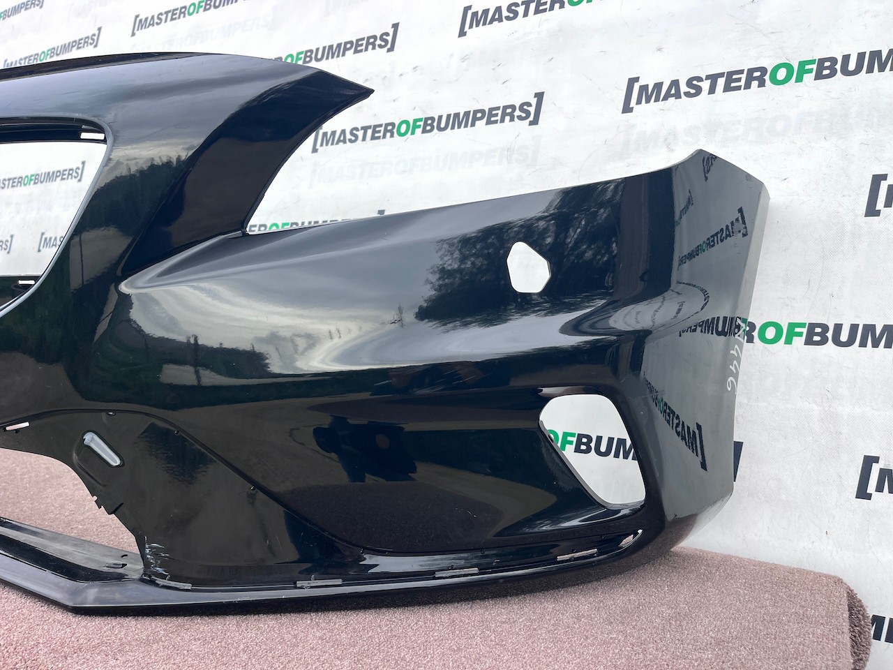 Volvo V40 R Design Hatchback 2012-2018 Front Bumper No Pdc Jets Genuine [n446]