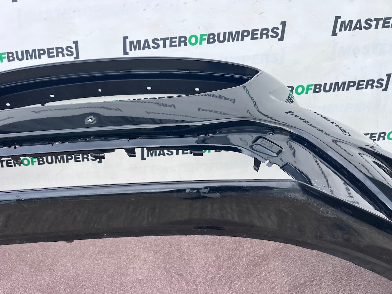 Volvo V40 R Design Hatchback 2012-2018 Front Bumper No Pdc Jets Genuine [n446]