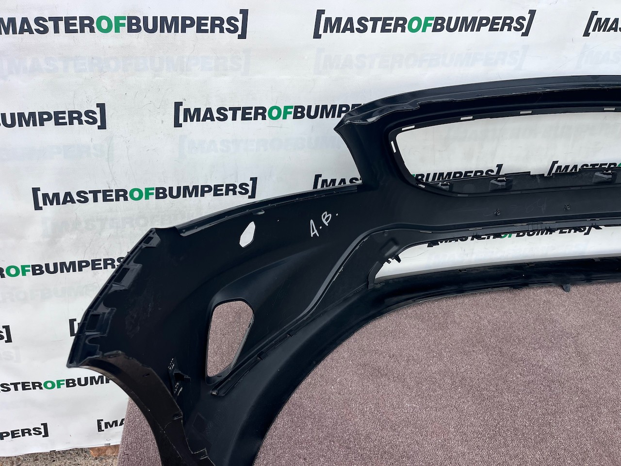 Volvo V40 R Design Hatchback 2012-2018 Front Bumper No Pdc Jets Genuine [n446]