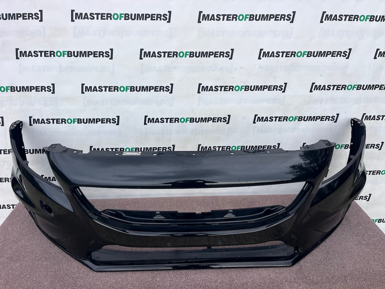 Volvo V40 R Design Hatchback 2012-2018 Front Bumper No Pdc Jets Genuine [n446]